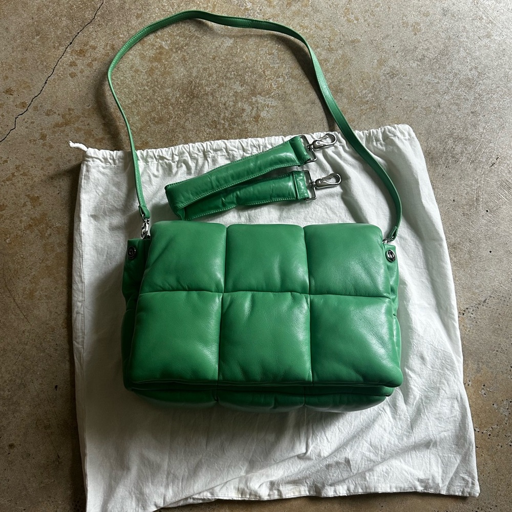 Stand Studio green puffer bag